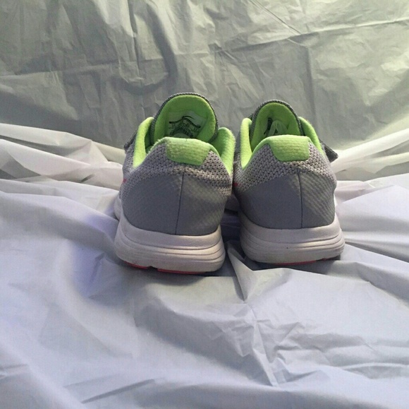 Nikes - Picture 2 of 6